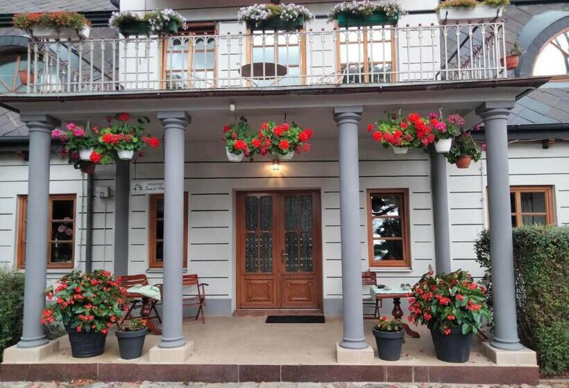 호텔 Dworek Pod Herbem