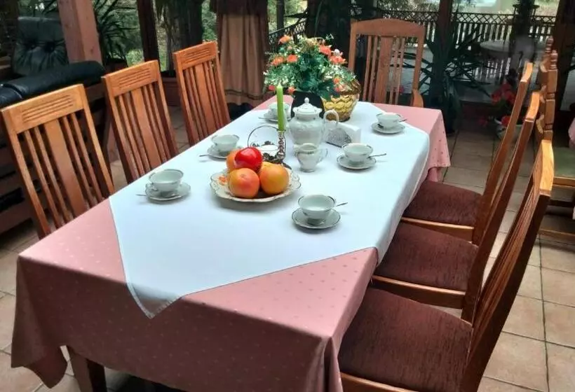 Hotelli Dworek Pod Herbem