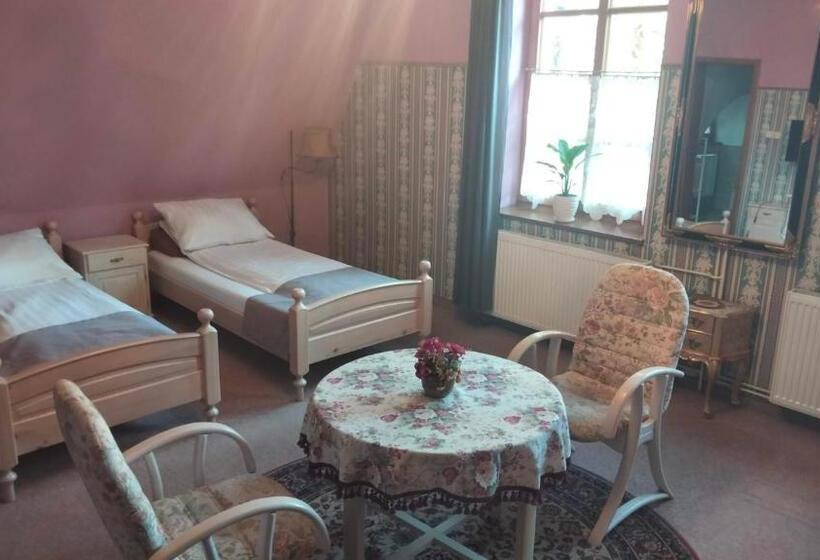 호텔 Dworek Pod Herbem