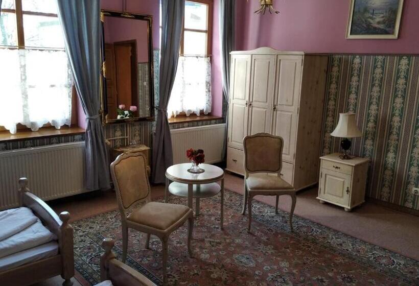 호텔 Dworek Pod Herbem