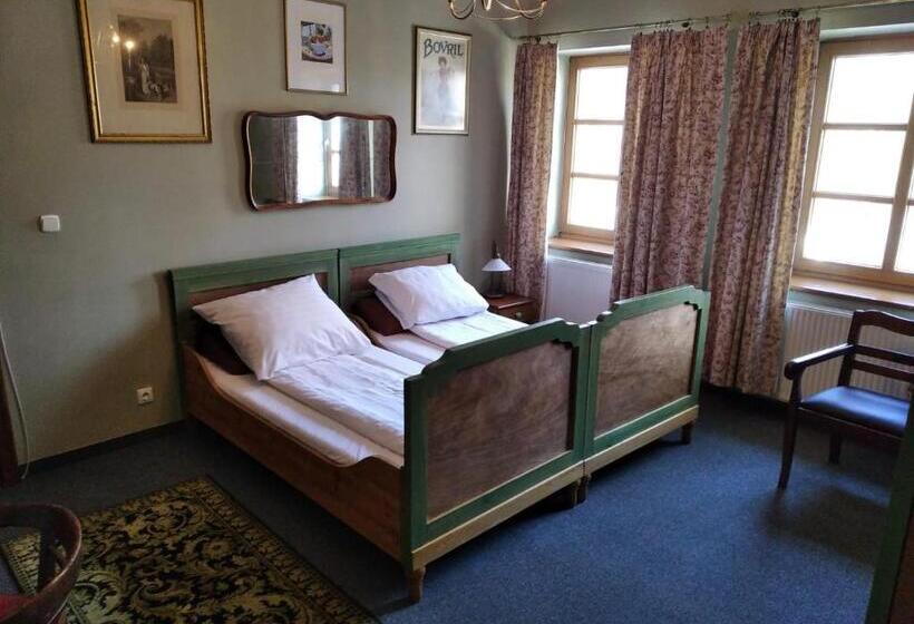 호텔 Dworek Pod Herbem