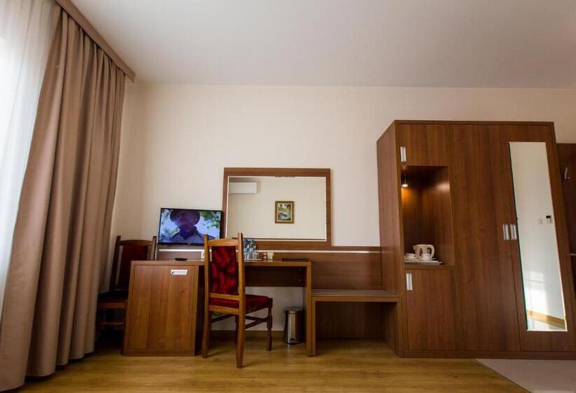 فندق Elgrom Falenty Park