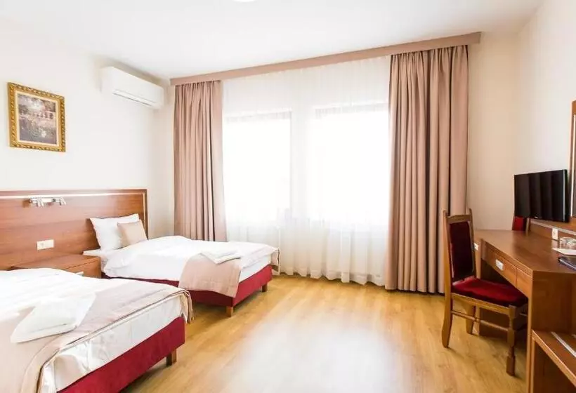 ホテル Elgrom Falenty Park