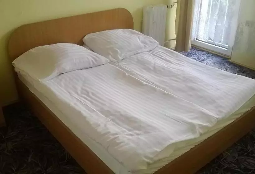 هتل Hostel Refleks