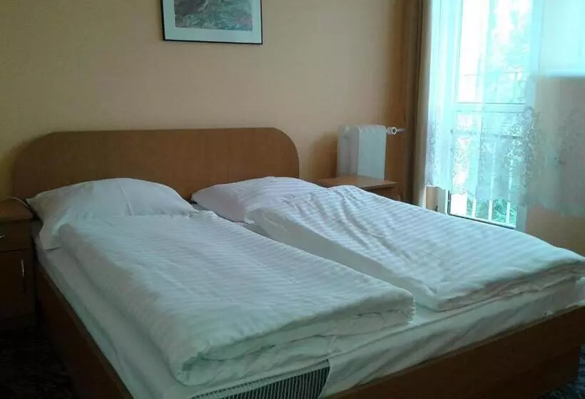 هتل Hostel Refleks