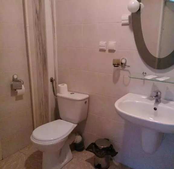 هتل Hostel Refleks