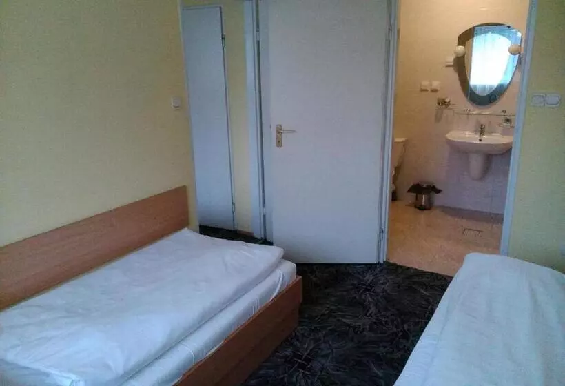 هتل Hostel Refleks