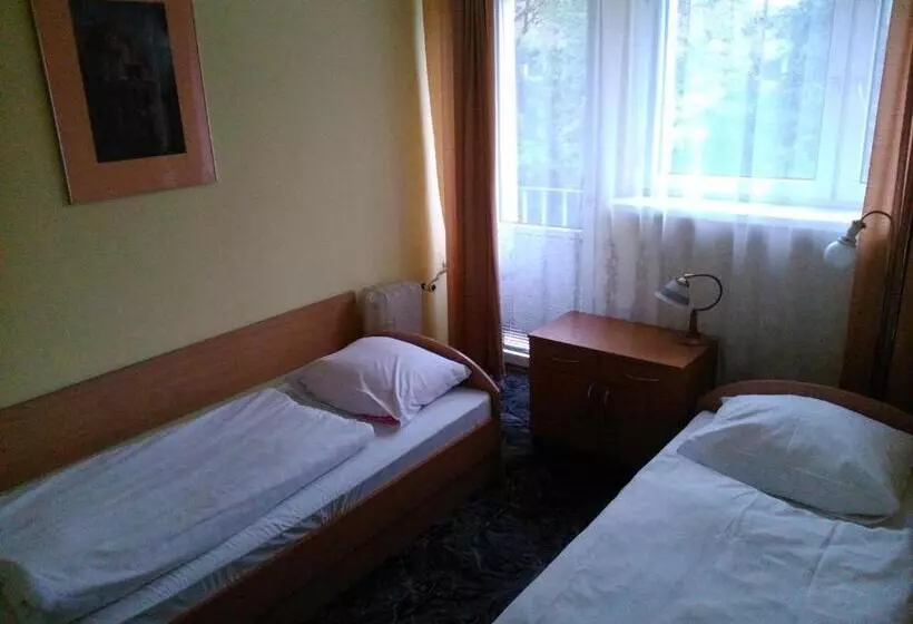 هتل Hostel Refleks