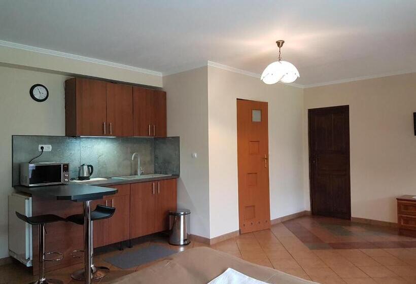 호텔 Noclegi Nad Jeziorem Myczkowieckim