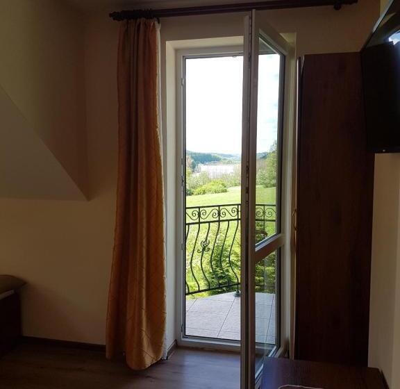 호텔 Noclegi Nad Jeziorem Myczkowieckim