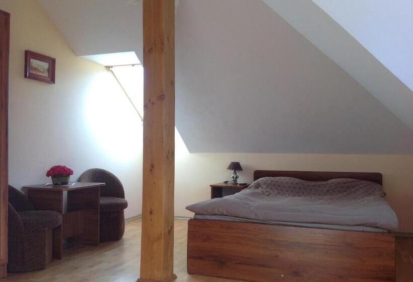 호텔 Noclegi Nad Jeziorem Myczkowieckim