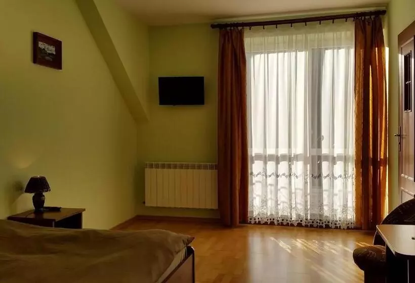 ホテル Noclegi Nad Jeziorem Myczkowieckim