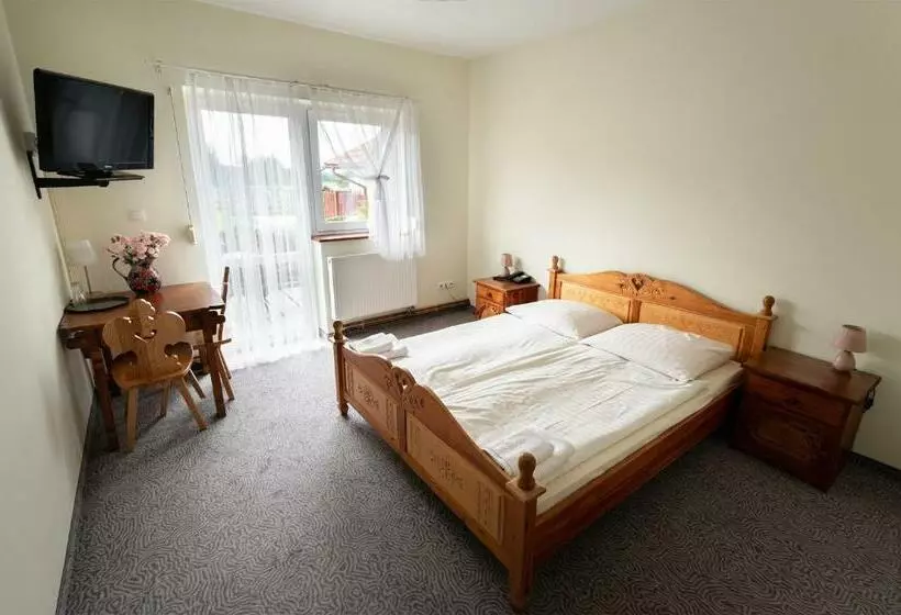 Hotelli Zajazd Chyżne