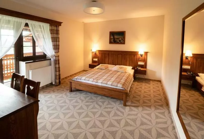 Hotelli Zajazd Chyżne