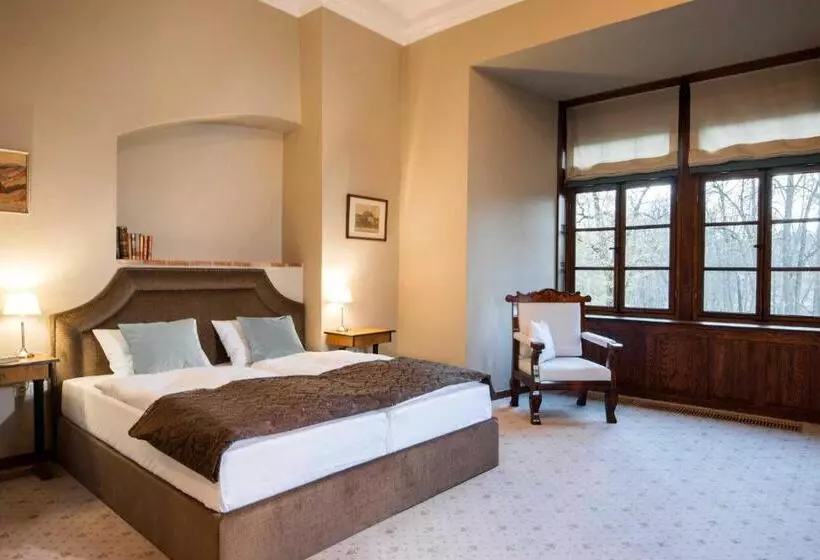 Zamek Karpniki Schloss Fischbach