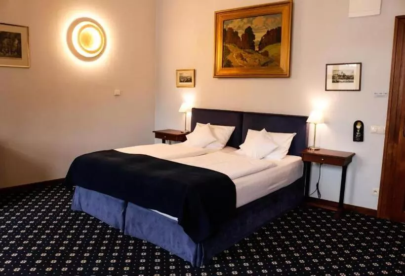 Zamek Karpniki Schloss Fischbach