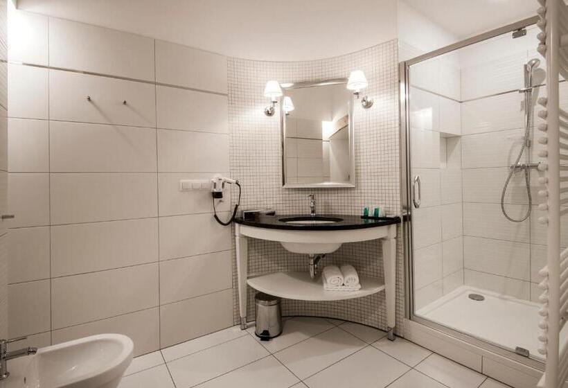 Zamek Karpniki Schloss Fischbach