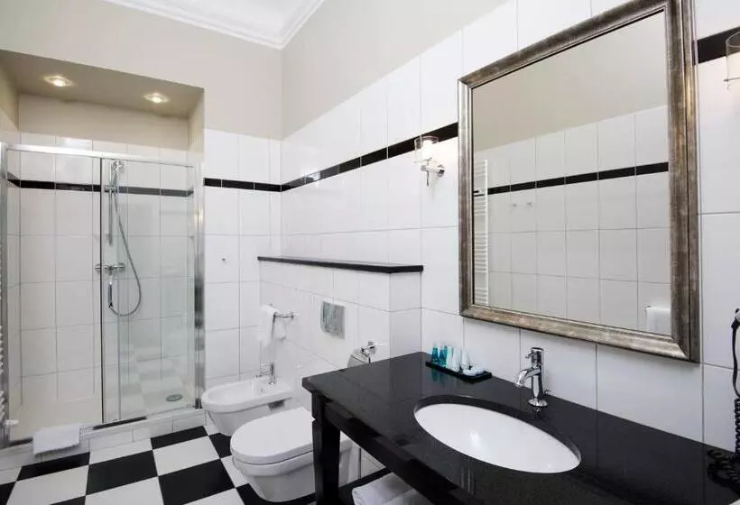 Zamek Karpniki Schloss Fischbach