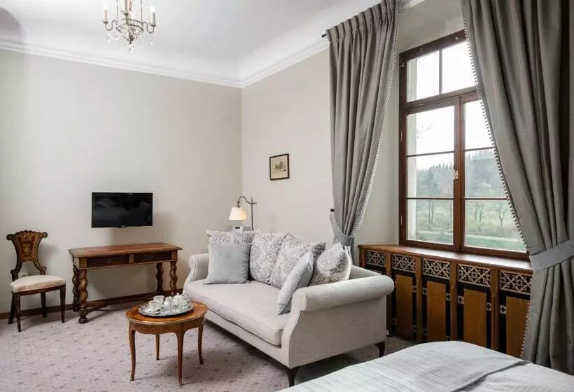 Zamek Karpniki Schloss Fischbach