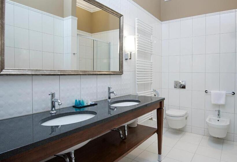 Zamek Karpniki Schloss Fischbach