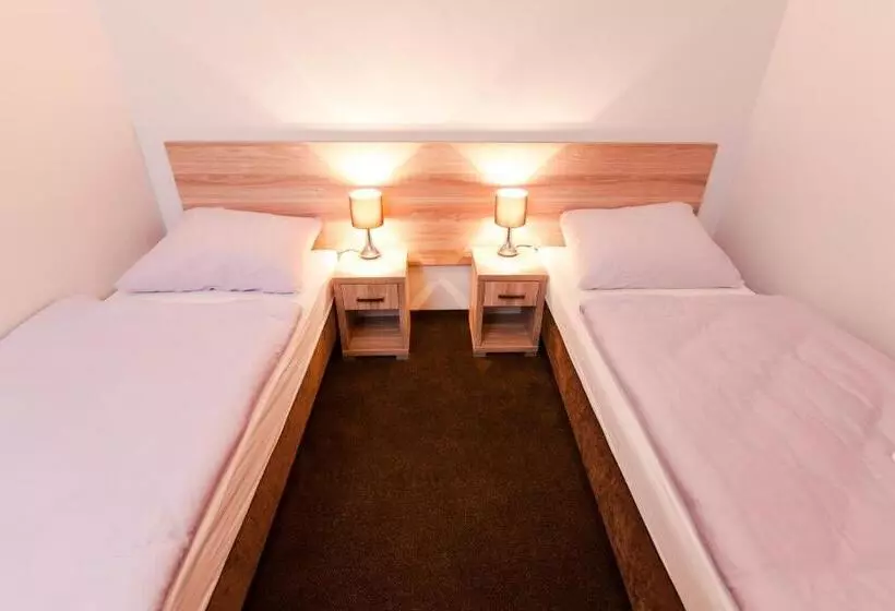 Aamiaismajoitus (B&B) Pałac Nad Jeziorem