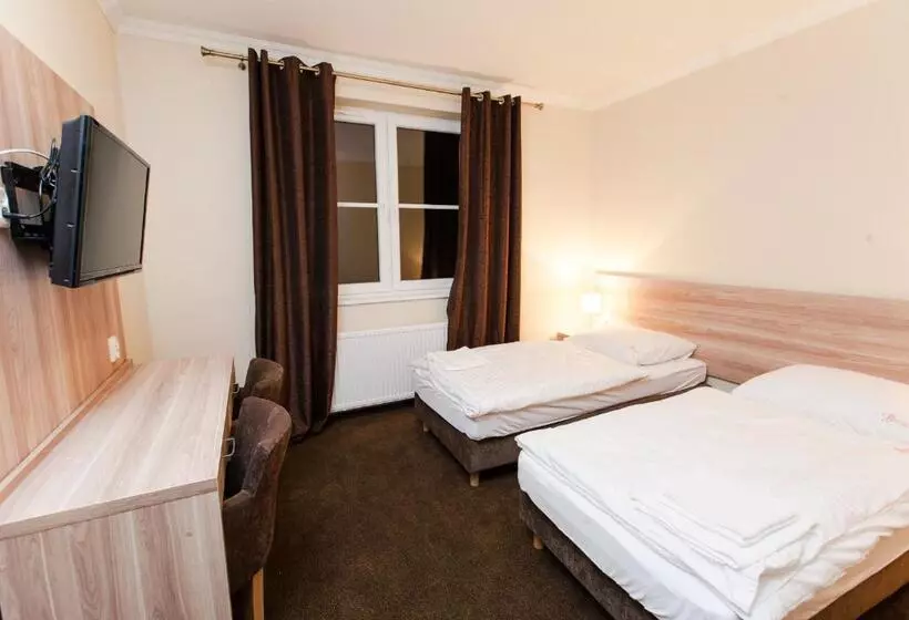 Aamiaismajoitus (B&B) Pałac Nad Jeziorem