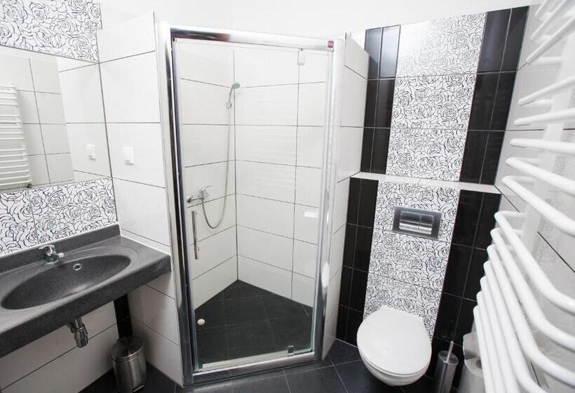 민박 Pałac Nad Jeziorem