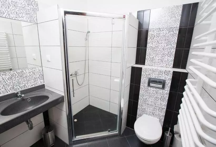 Aamiaismajoitus (B&B) Pałac Nad Jeziorem