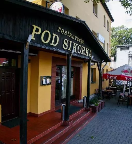 ベッドアンドブレックファースト Restauracja I Noclegi Pod Sikorką