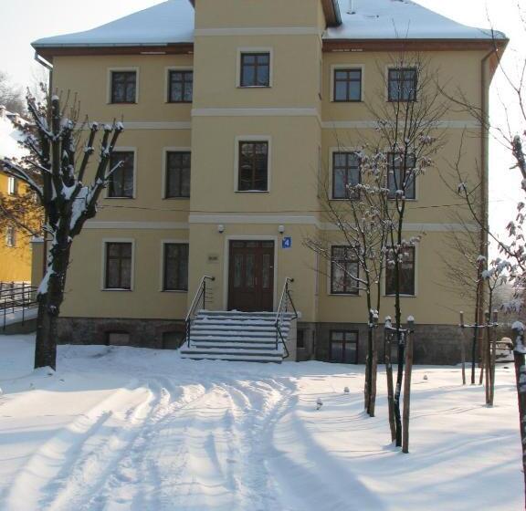 مبيت وإفطار Willa Pod Gwiazdami & Spa