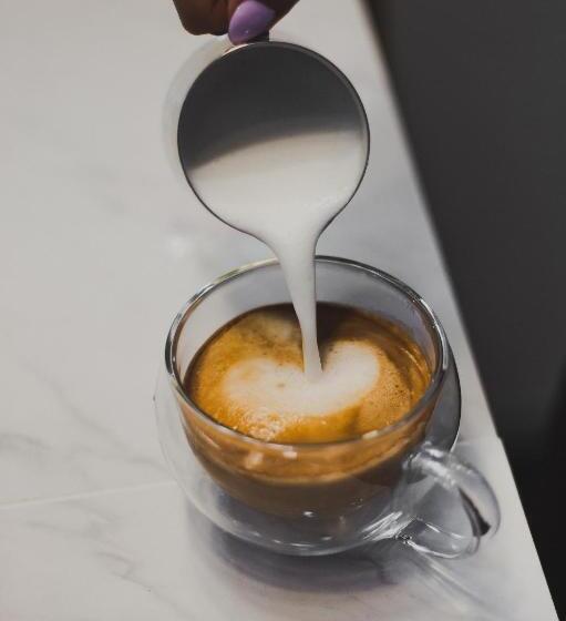 Fitness Hostel   Restauracja, Darmowy Parking I Siłownia