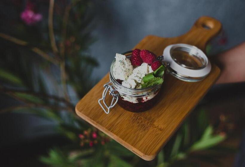 Fitness Hostel   Restauracja, Darmowy Parking I Siłownia