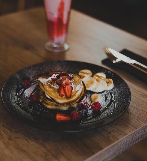 Fitness Hostel   Restauracja, Darmowy Parking I Siłownia