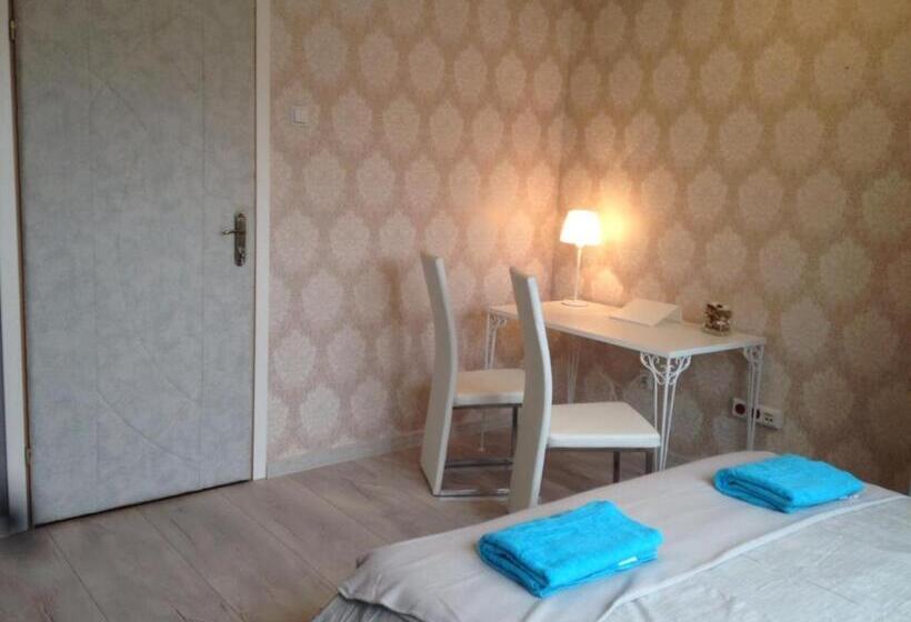 Fitness Hostel   Restauracja, Darmowy Parking I Siłownia