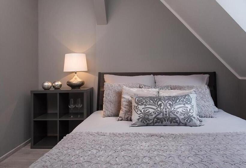 Fitness Hostel   Restauracja, Darmowy Parking I Siłownia