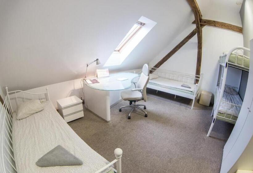 Fitness Hostel   Restauracja, Darmowy Parking I Siłownia