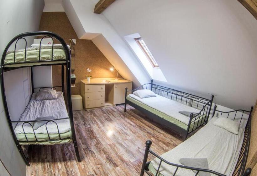 Fitness Hostel   Restauracja, Darmowy Parking I Siłownia