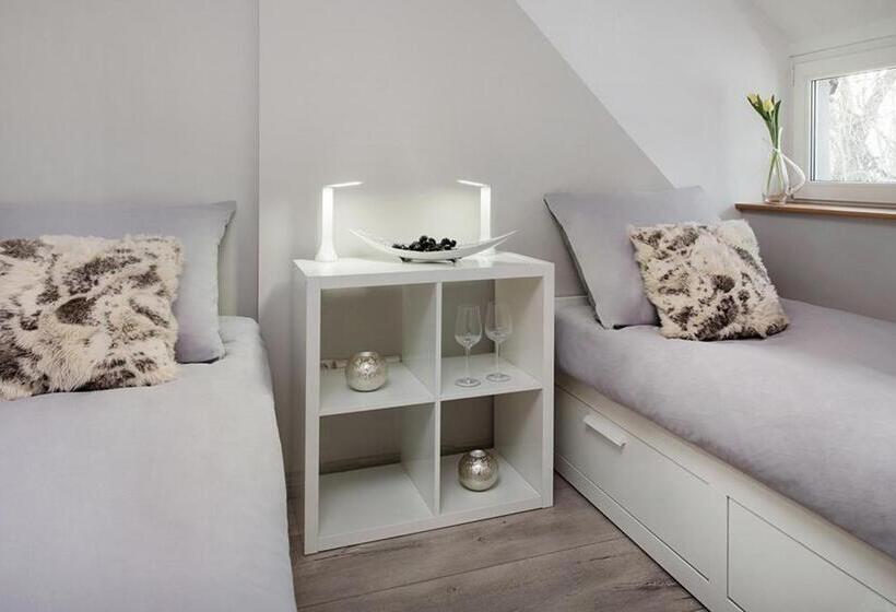 Fitness Hostel   Restauracja, Darmowy Parking I Siłownia