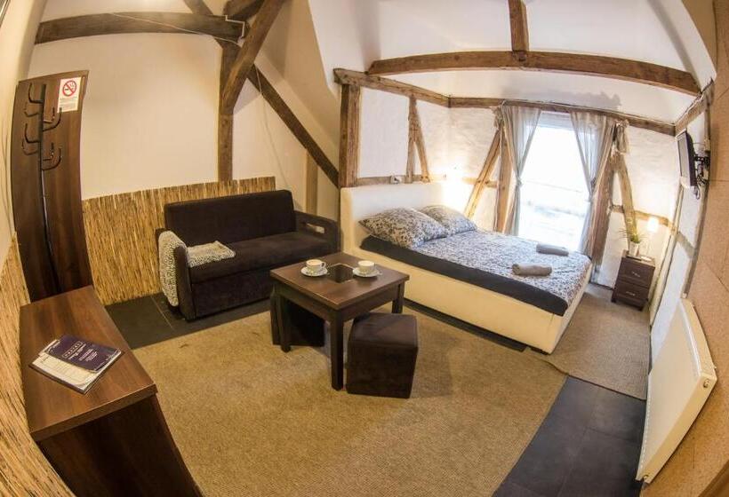 Fitness Hostel   Restauracja, Darmowy Parking I Siłownia