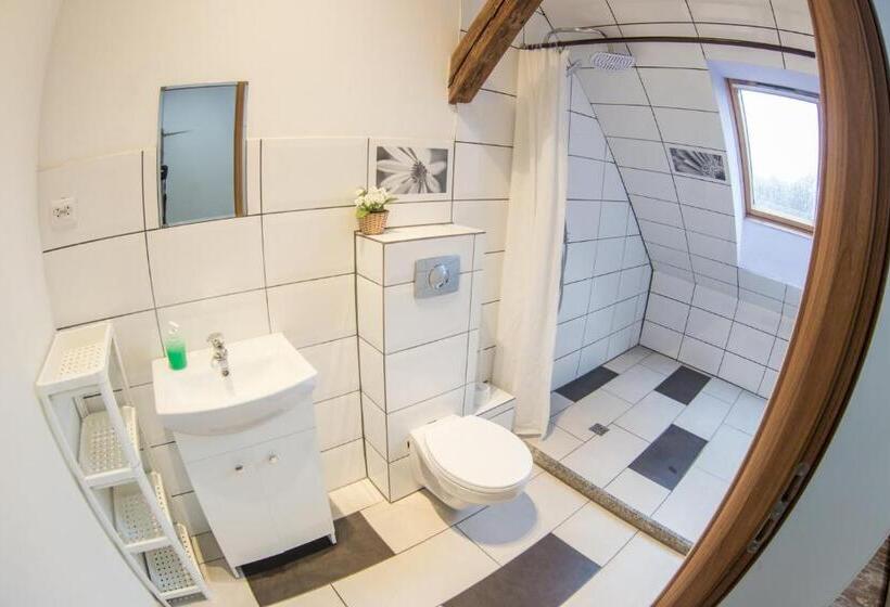 Fitness Hostel   Restauracja, Darmowy Parking I Siłownia