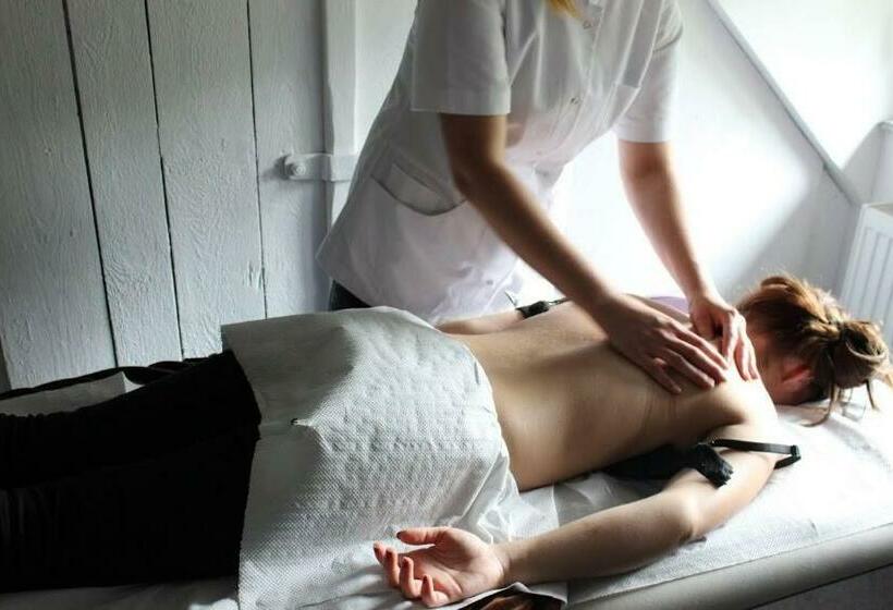 Fitness Hostel   Restauracja, Darmowy Parking I Siłownia