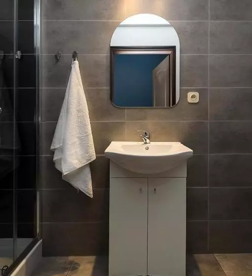 Hello Hostel & Apartments