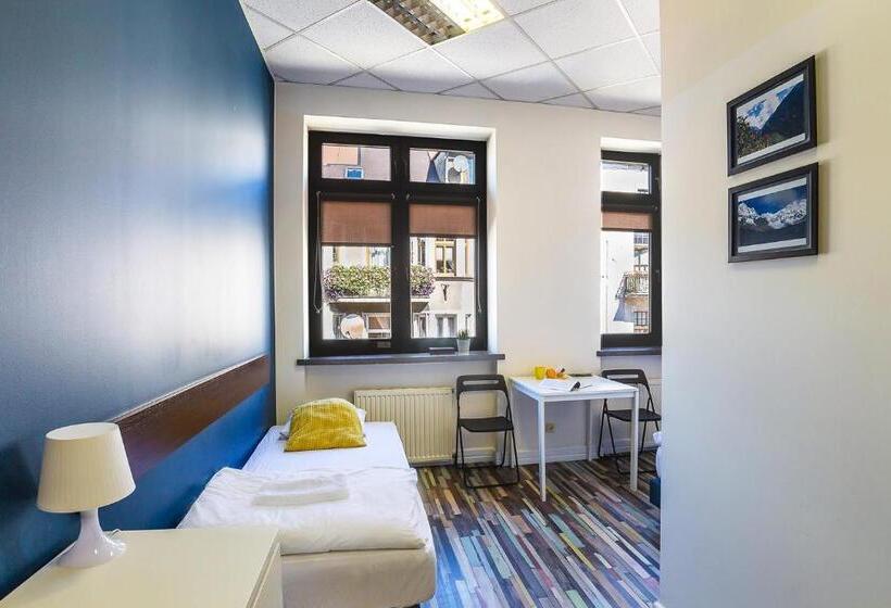 Hello Hostel & Apartments