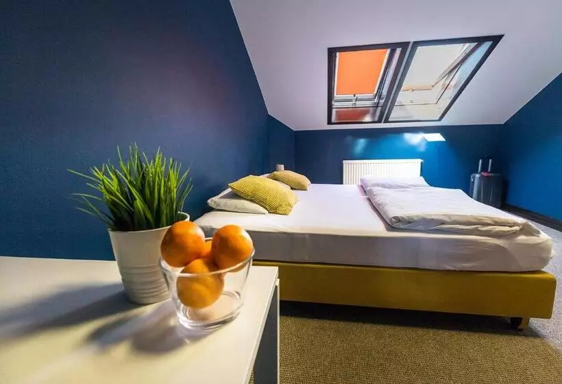 Hello Hostel & Apartments