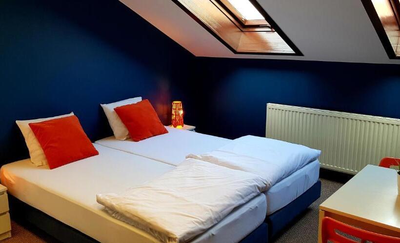 Hello Hostel & Apartments