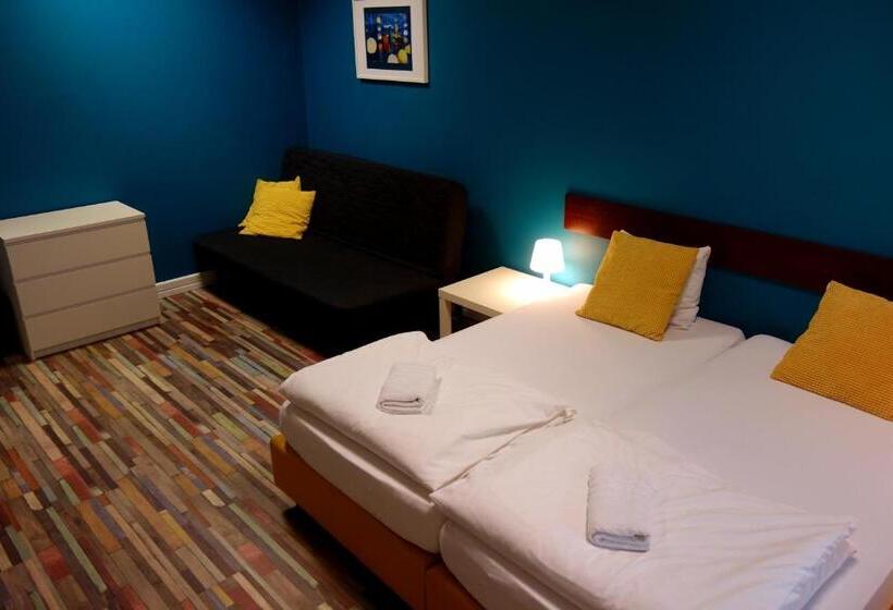 Hello Hostel & Apartments