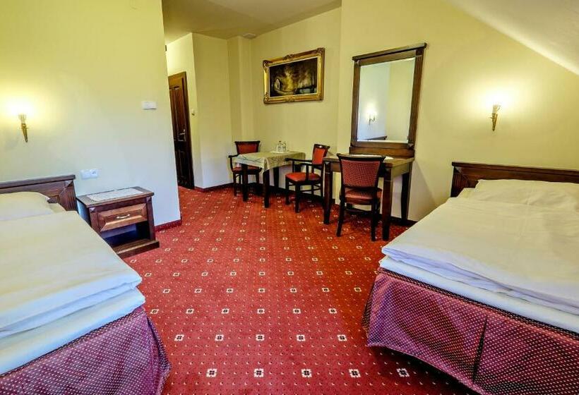 בית מלון כפרי Dwór Stary Chotów