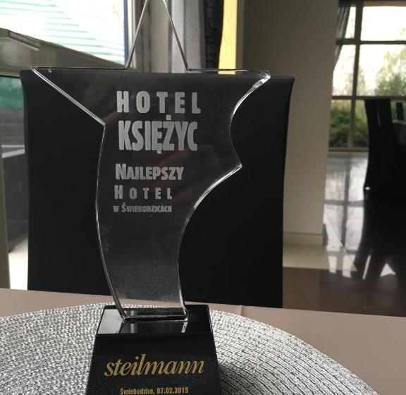 فندق Księżyc W świebodzicach