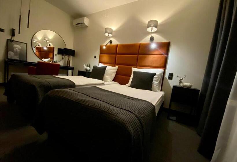 فندق Księżyc W świebodzicach