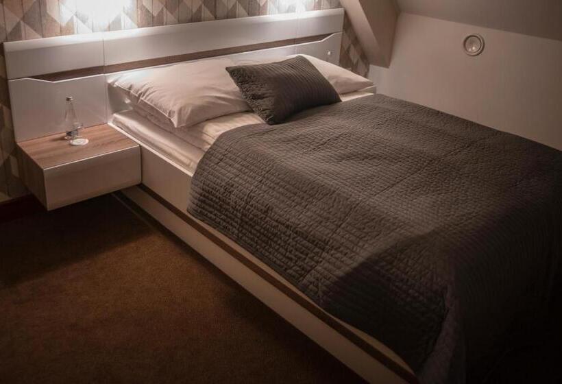 Отель Restauracja Platan